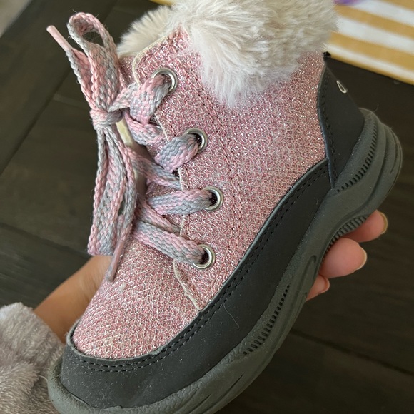 OshKosh Snow Boots - Picture 3 of 7